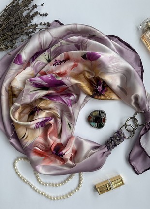 Scarf  ,,royal orchid,, ,from the brand MyScarf. Decorated with natural granet