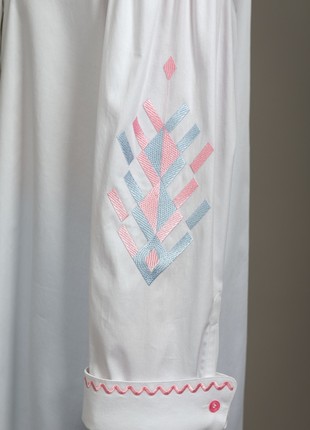Shirt "Tree of the genus" white with blue-pink embroidery3 photo