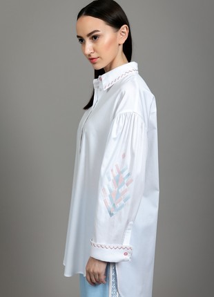 Shirt "Tree of the genus" white with blue-pink embroidery4 photo