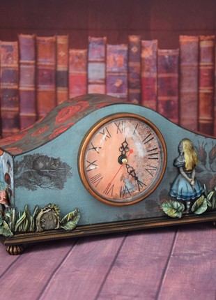Mantel clock Alice in Wonderland3 photo