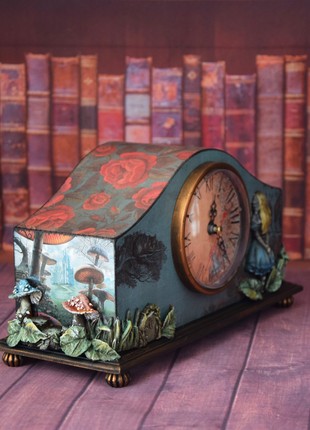 Mantel clock Alice in Wonderland7 photo