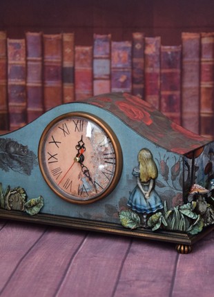 Mantel clock Alice in Wonderland1 photo