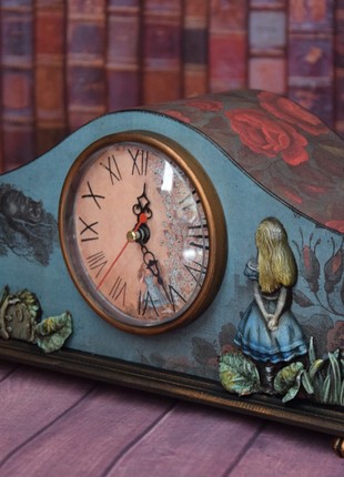 Mantel clock Alice in Wonderland9 photo