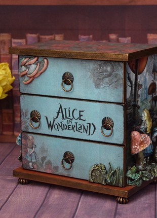 Mini chest of drawers Alice in Wonderland3 photo