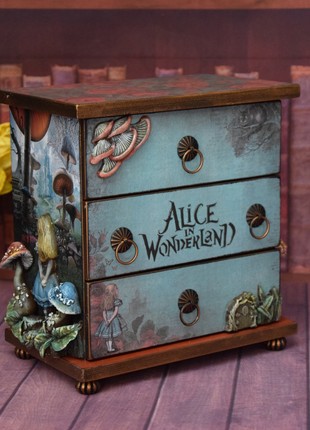 Mini chest of drawers Alice in Wonderland4 photo