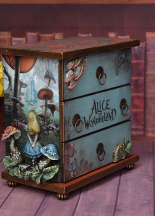 Mini chest of drawers Alice in Wonderland
