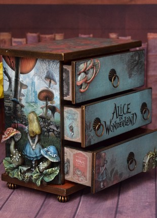 Mini chest of drawers Alice in Wonderland5 photo