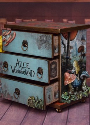 Mini chest of drawers Alice in Wonderland6 photo