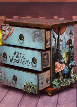 Mini chest of drawers Alice in Wonderland10 photo
