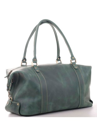 A beautiful and high-quality weekender bag of rich green color