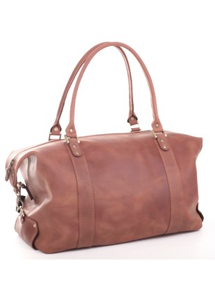A convenient cognac-colored travel bag