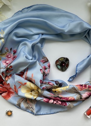 Scarf  "Spring Provence" from the brand MyScarf. Decorated with natural amazonite