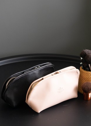 Leather cosmetic bag in black color.2 photo