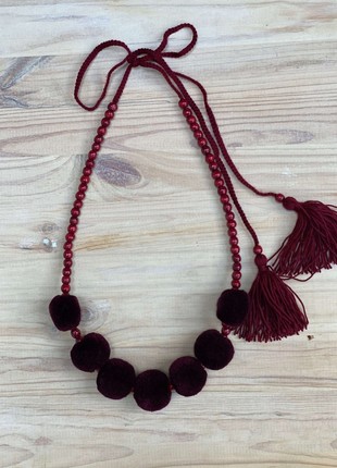 One row bordo necklace with tassels