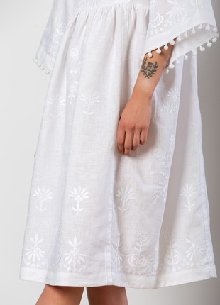 White easy linen dress with floral embroidery Virgin7 photo