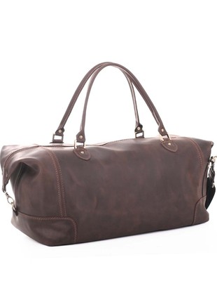 Spacious brown travel bag made of crazy horse leather