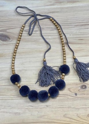 One row gray necklace with tassels