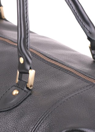 High-quality travel bag made of genuine leather5 photo