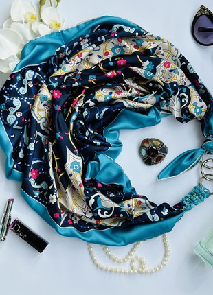 Scarf "turquoise waltz of the Flowers,,  ,, from the brand MyScarf. Decorated with natural sodalite9 photo