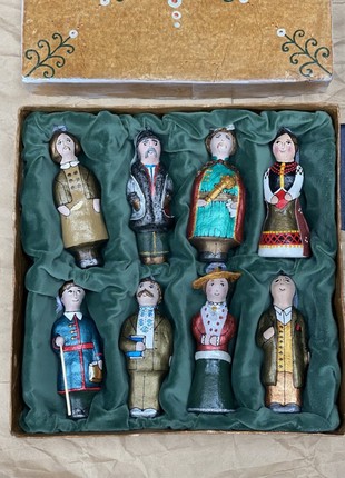 "FAMOUS UKRAINIANS" set in a handmade square box2 photo