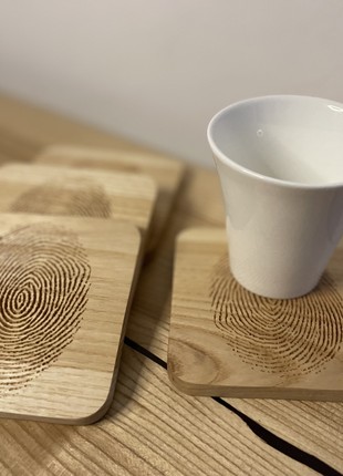 cup holder with fingerprint