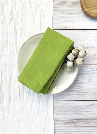 Set of 2 Light green Cloth Napkins for Weddings and Dinners - 10'' x 10'' (25 x 25 cm)1 photo