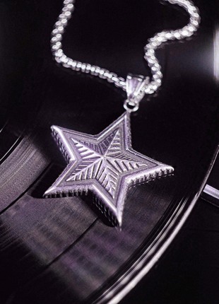 Rising necklace - star pendant with chain3 photo
