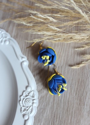 Blue-yellow earrings in the Ukrainian style