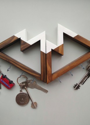 Wall key holder with  2 peaks7 photo