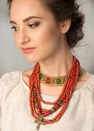 Beaded necklace-sylyanka gold with red and green flowers2 photo