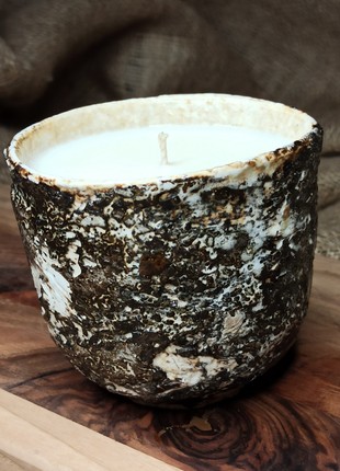 Handmade ceramic jar candle "Volcanic Minerals" from the "Fire ceramics" series.