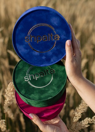 Shpalta branded velvet gift boxes of round shape 16*71 photo