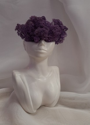 Vase-shaped planter filled with lush violet moss "Virgo"1 photo