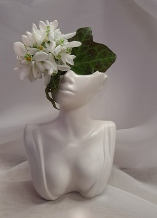 Vase-shaped planter filled "Virgo"2 photo
