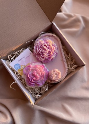 Spring gift box with candles5 photo
