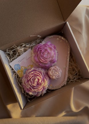Spring gift box with candles2 photo
