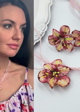 A set of jewelry with lilies2 photo