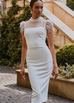 FITTED WHITE DRESS WITH FEATHERS GEPUR