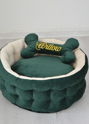 A bed for dogs in emerald green color with the possibility of personalization (XS)