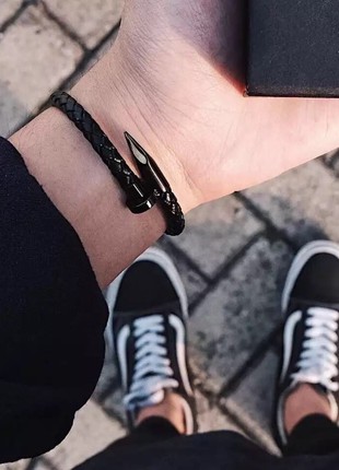 Black nail-shaped leather bracelet (11016)5 photo