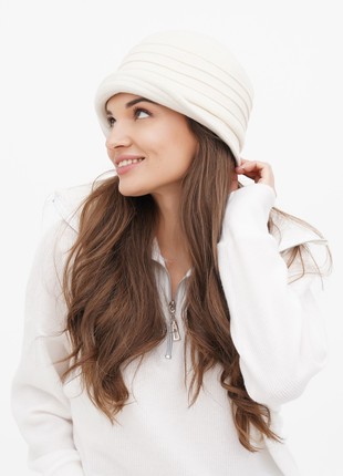 Women's hat cloche made of cashmere beige1 photo