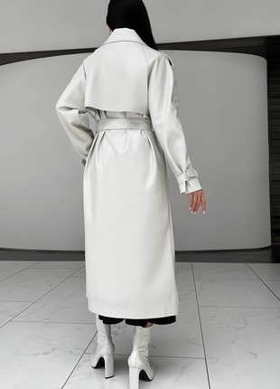 The Next trench coat is elongated in white2 photo