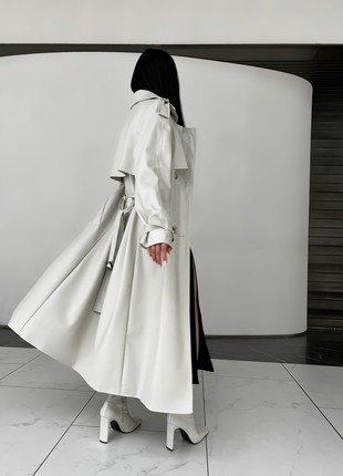 The Next trench coat is elongated in white6 photo