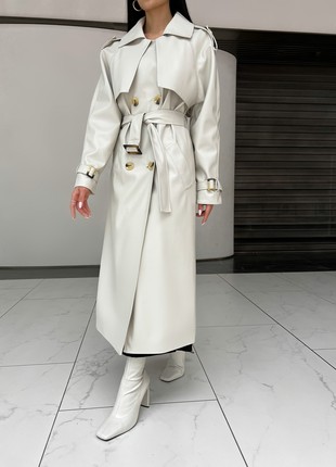 The Next trench coat is elongated in white7 photo