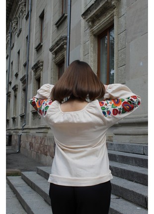 Woman's linen beige Embroidered blouse "BOLEKHIVSKA"3 photo