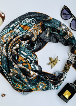 Scarf "Beauty fatal,, from the brand MyScarf. Decorated with natural sodalite3 photo