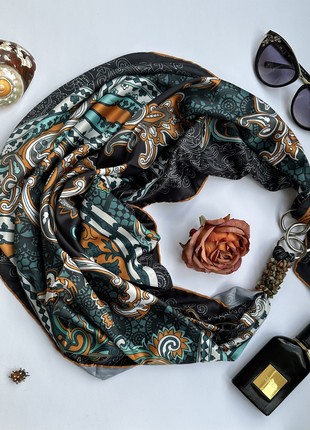 Scarf "beauty fatal, , from the brand MyScarf. Decorated with natural sodalite