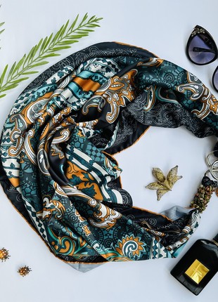 Scarf "Beauty fatal,, from the brand MyScarf. Decorated with natural sodalite6 photo