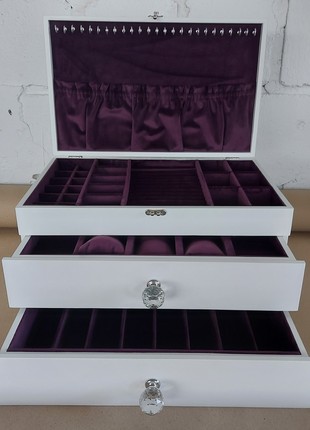 Chest of drawers for jewelry with lilac velvet