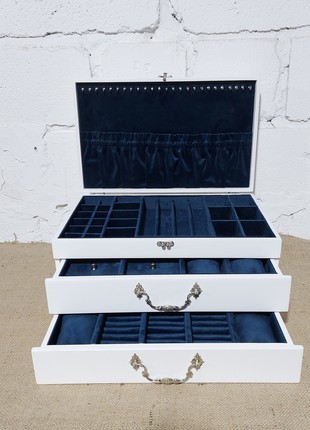 Dresser for jewelry with blue velvet